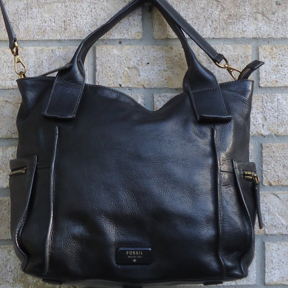 Fossil Issue No 1954 Full Grain Leather Purse. Gem